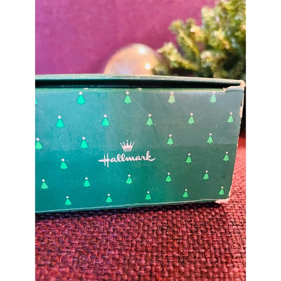 Vintage Hallmark lighted ornament, sugarplum cottage, 1984 - Picture 5 of 6